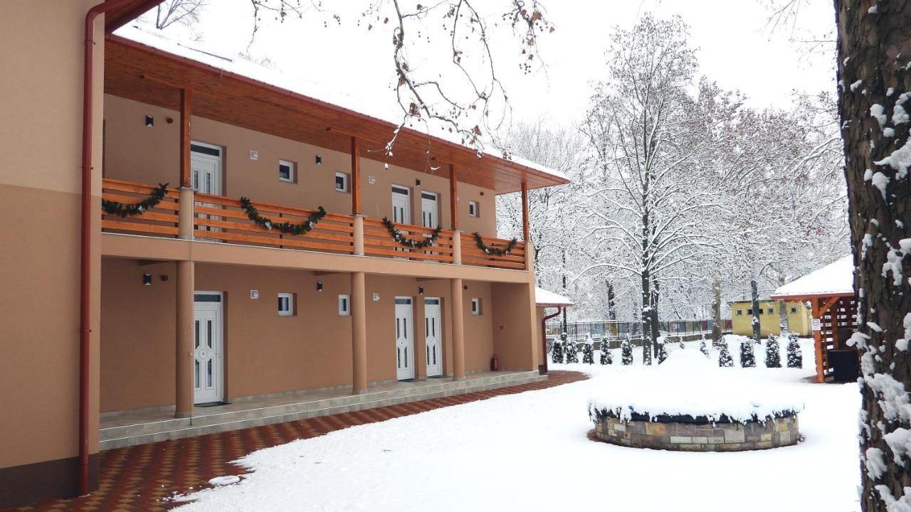 Boro Apartman Tiszafüred Esterno foto